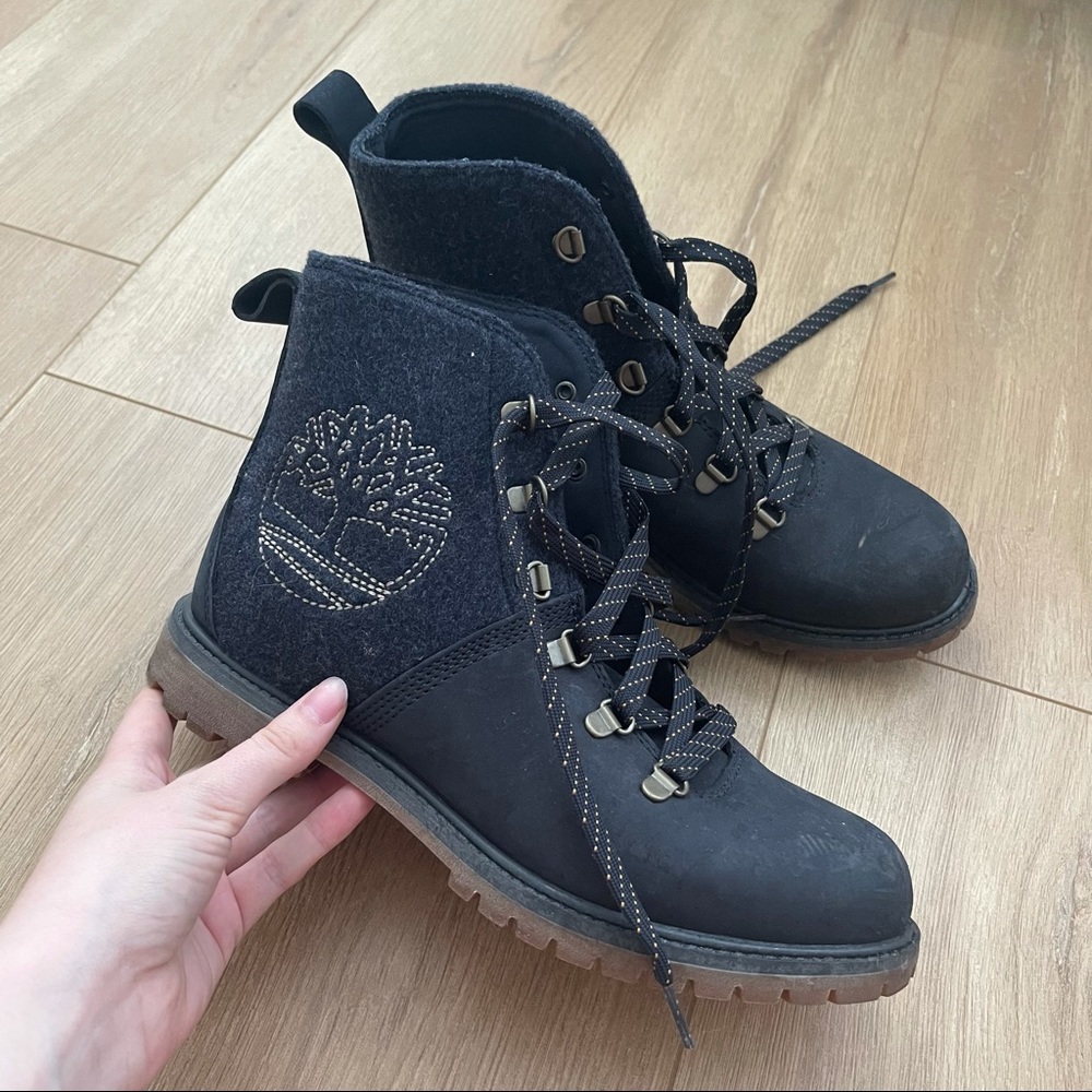 Timberland Women’s Navy Blue Fabric boots size 10